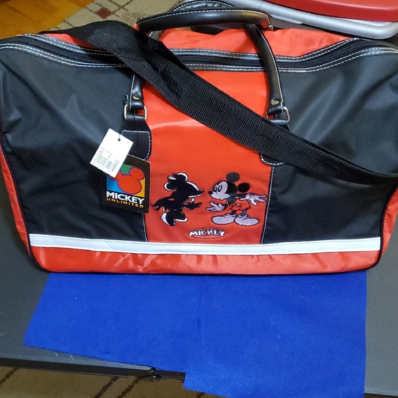 Mouse Red and Black Travel Bag - Picture 2 of 3